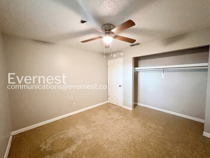 Building Photo - 3058 St Paul Dr