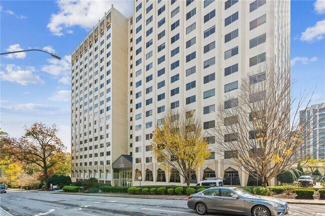 Building Photo - 2479 Peachtree Rd NE