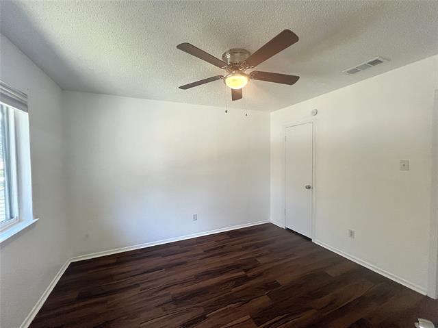 Building Photo - 2805 Meadow Park Dr