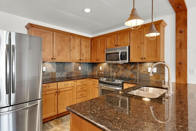 Building Photo - 834 Mc Kinley Ave W