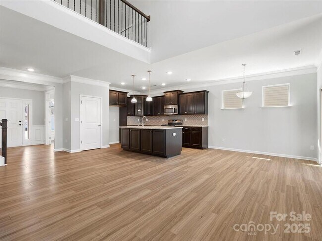 Building Photo - Beautiful 4BR/3.5 BA Home in Mooresville