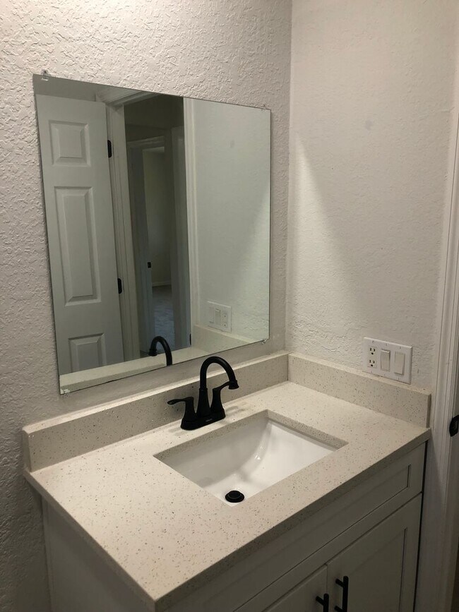 Building Photo - Spacious & Stylish 4-Bedroom Home – Prime ...