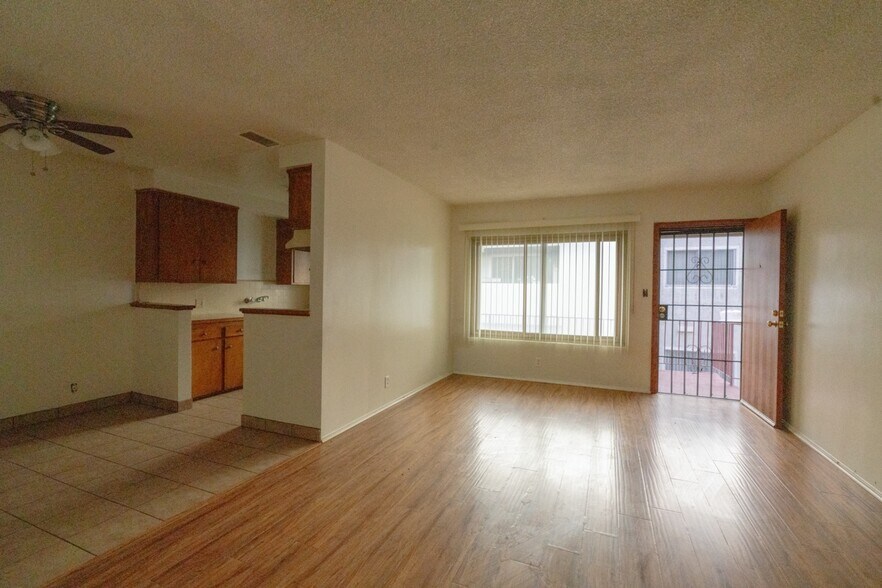 Primary Photo - 234 E Tamarack Ave