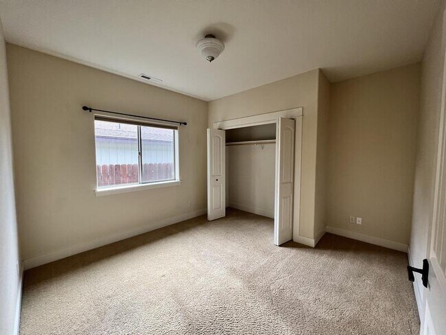 Building Photo - 2360 NW 19th St