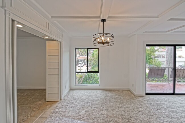 Building Photo - Newly Remodeled, Bright & Airy End Unit Condo in the beautiful "Villa Florenza" Complex in the he...