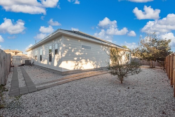 Building Photo - 13825 Suntan Ave