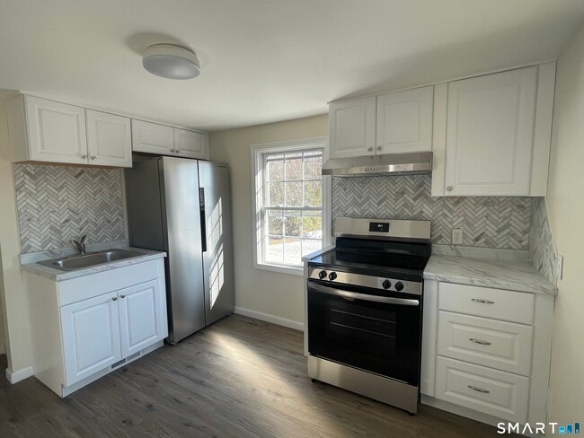 Building Photo - 266 Hebron Ave