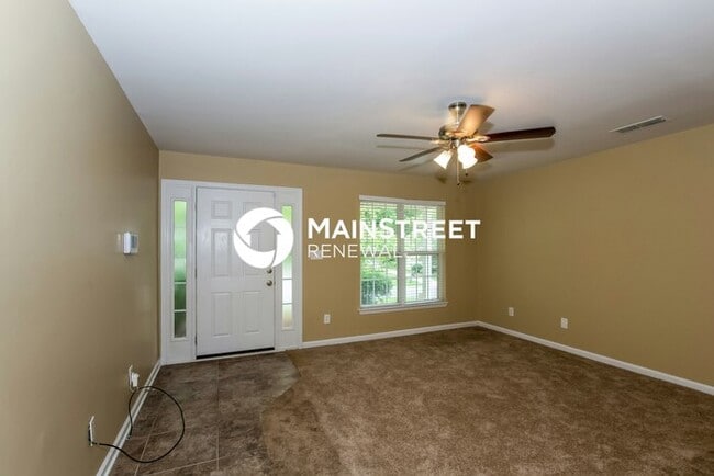 Building Photo - 3 Bedroom Pet-Friendly Home in Charlotte, NC with Main Street Renewal