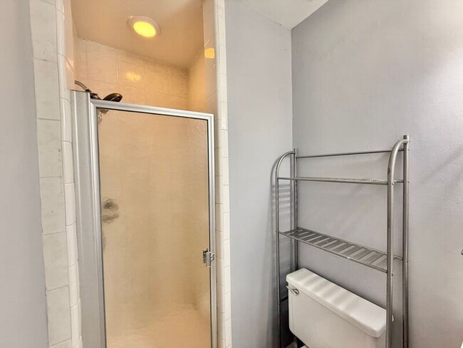 Building Photo - 2617 Valley Woods Ct