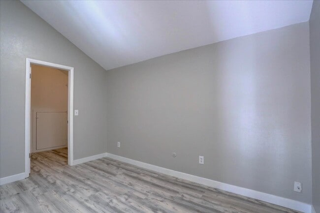 Building Photo - Stunning Top-Floor End Unit with Vaulted Ceilings and Modern Finishes