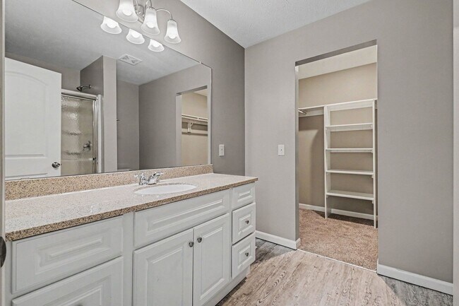 Building Photo - Great location, Just off Dodge and 168th!