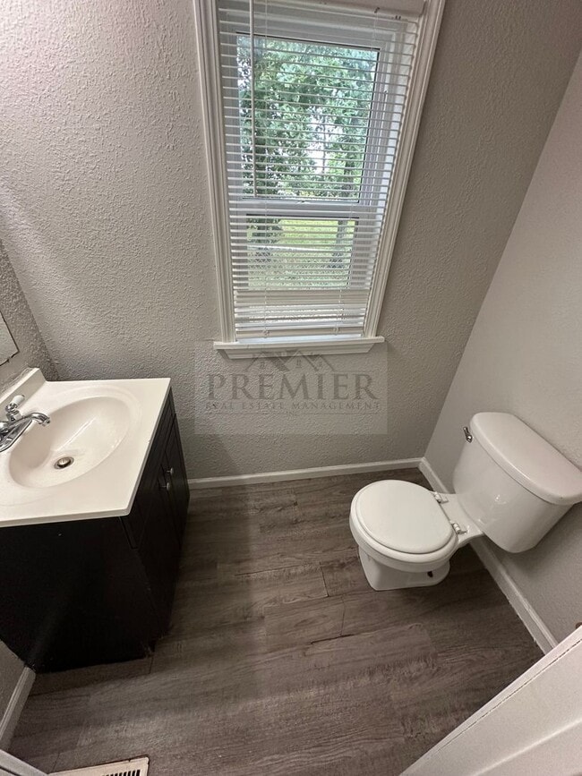 Building Photo - 2411 S Sterling Ave