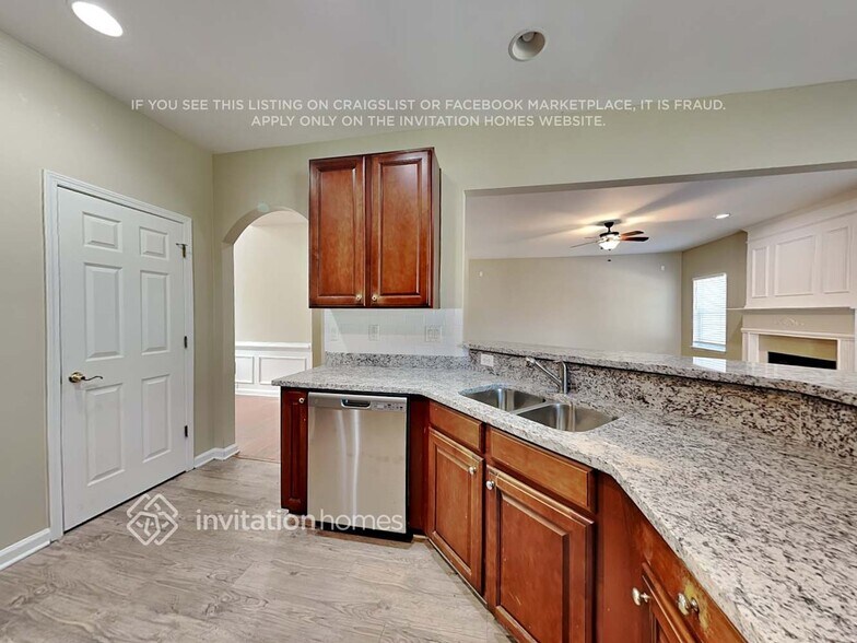 Building Photo - 610 Applegate Ln