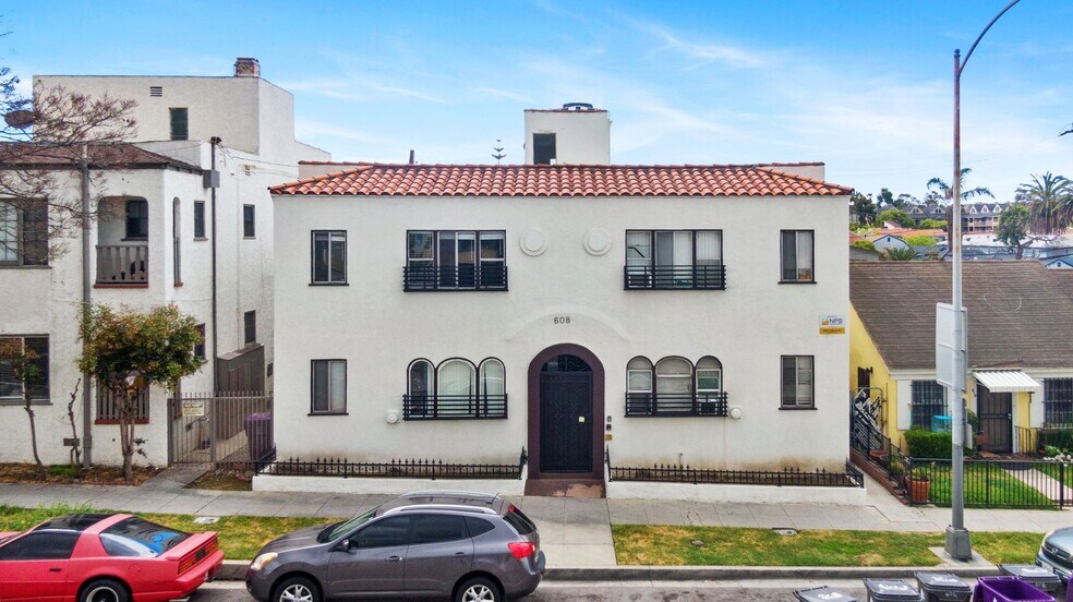 Building Photo - 608 W 6th St