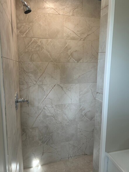 Building Photo - 403 E Northfield Blvd