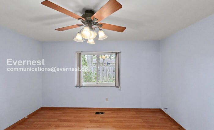 Building Photo - 2324 Woodbrook Cir N