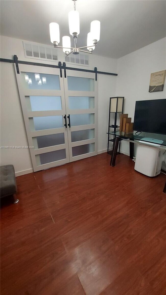 Building Photo - 825 Brickell Bay Dr