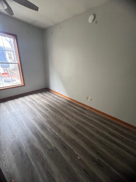 Building Photo - 106 Parade St