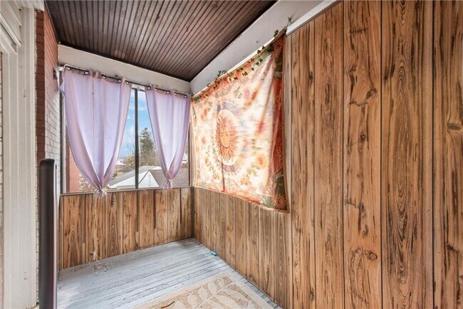 Building Photo - Bright and Roomy 6-Bedroom in McKees Rocks with Garage