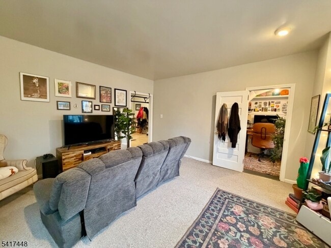 Building Photo - 33 Claremont Ave