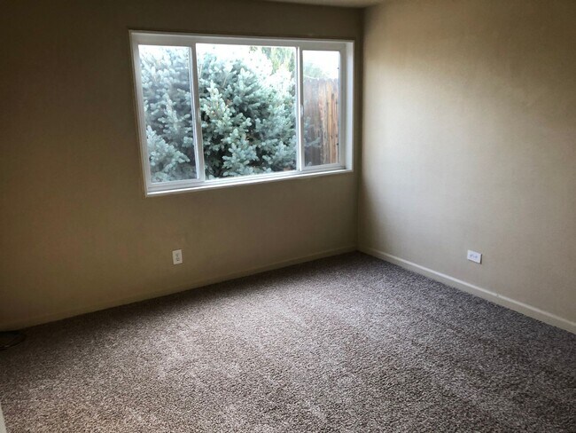 Building Photo - 3 bed/1 bath/1 car garage home for rent in N. Reno