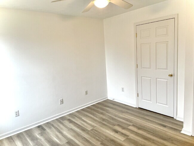 Building Photo - "2-Bed, 2-Bath apartment on Stonestreet Road only $1100 monthly!"