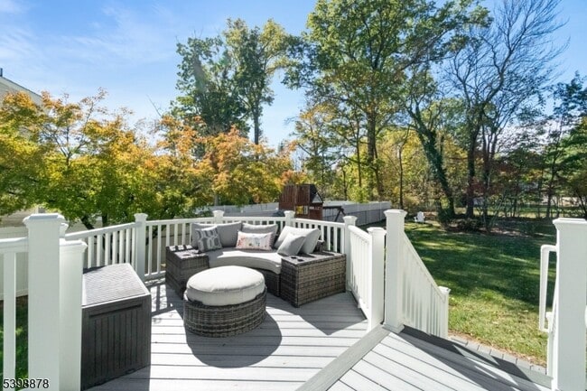 Building Photo - 24 E Harrison Pl