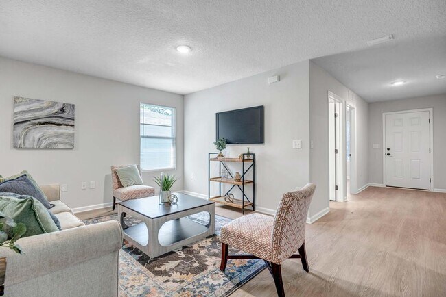 Building Photo - 5460 Amazon Ave