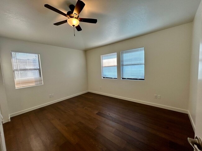 Building Photo - Renovated Two Bedroom Duplex - No Co-Signers