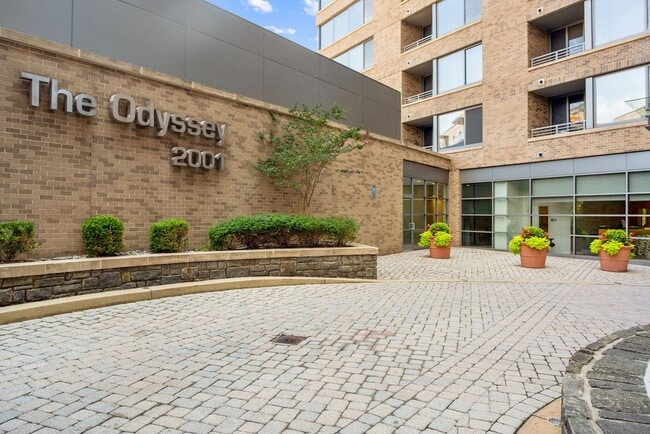 Building Photo - Professionally Managed // 1bedroom 1bathroom// Court House// Parking Included!