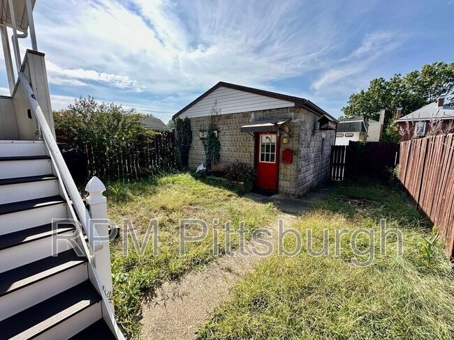Building Photo - 1130 Downlook St