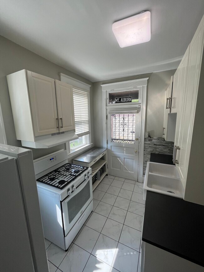 Kitchen - 266 Bodmann Ave