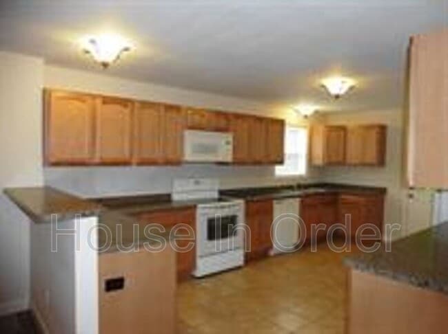 Building Photo - 15-1 Howards Row Place