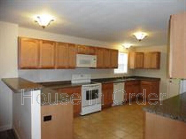 Building Photo - 15 Howards Row Pl