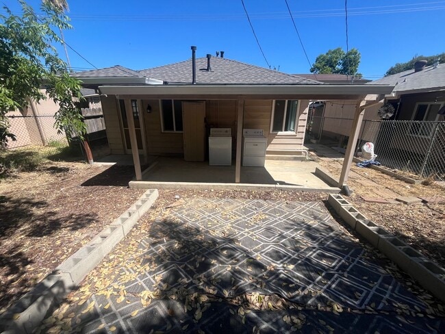 Building Photo - 406 Niles Ave