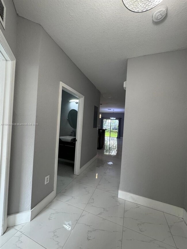 Building Photo - 8420 SW 150th Ave