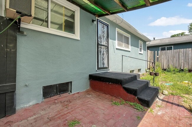 Building Photo - Newly Updated 3 Bedroom Home with Garage &...