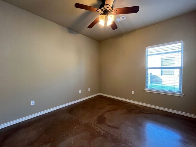 Building Photo - 3137 Silver Saddle Dr