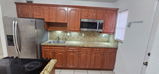 Kitchen - 1900 W 54th St