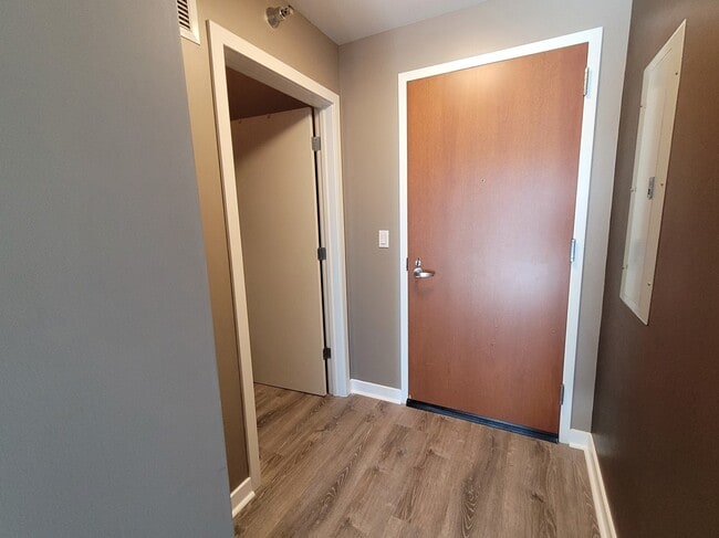 Building Photo - 235 W Van Buren St