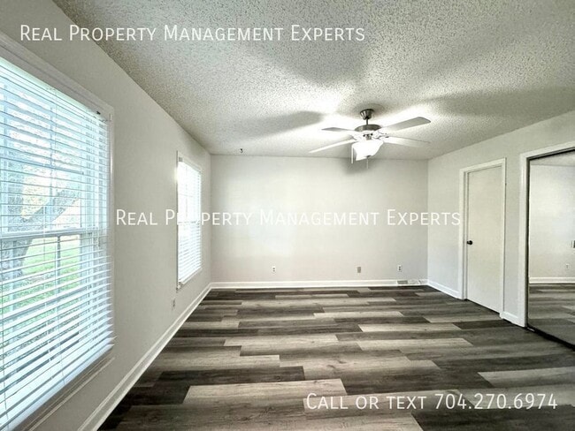 Building Photo - 6008 Mallard Dr