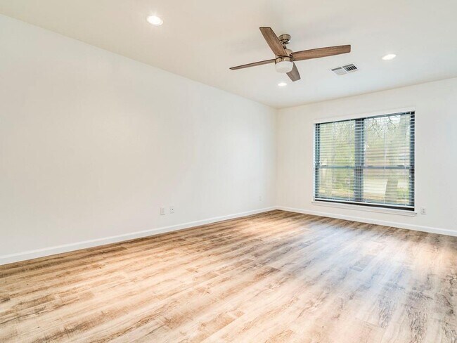 Building Photo - 8305 Summer Side Dr