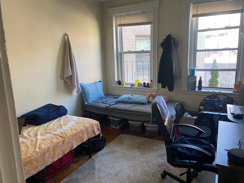 Primary Photo - 382 Riverway St