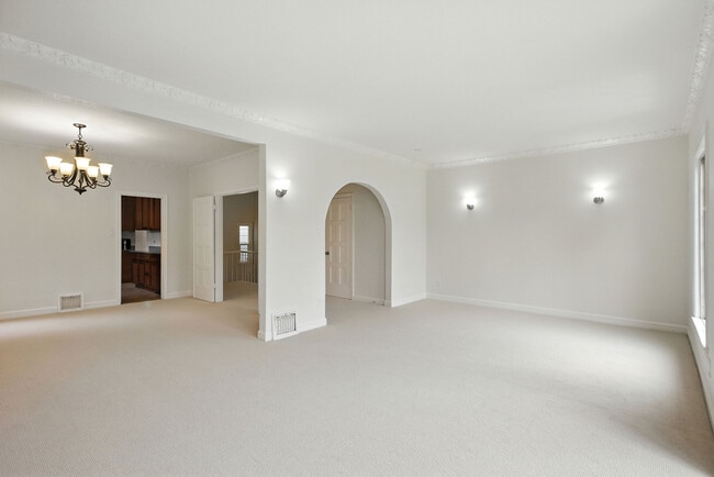 Building Photo - 1720 Quesada Ave