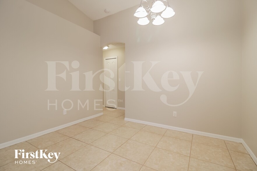 Building Photo - 1319 Macon Dr