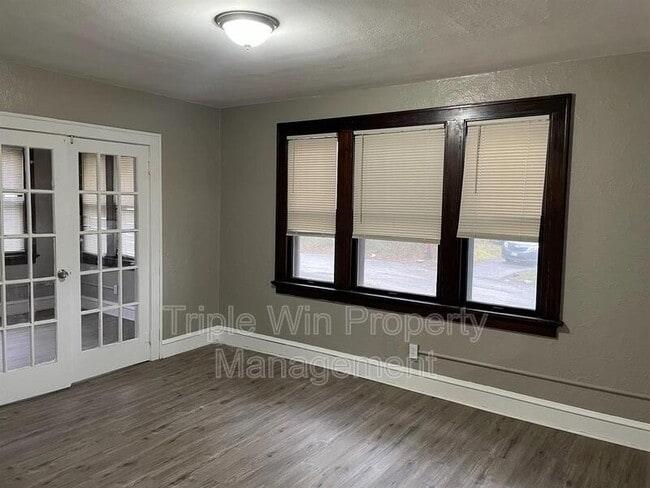 Building Photo - 424 Abston St