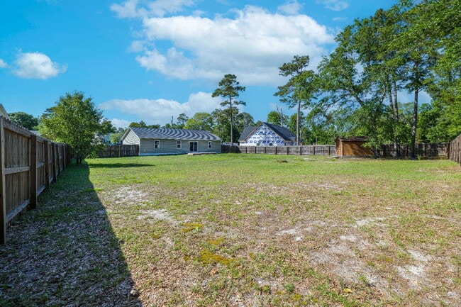Building Photo - Vista Cay