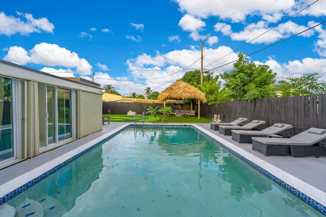 Building Photo - 18715 NW 10th Ct