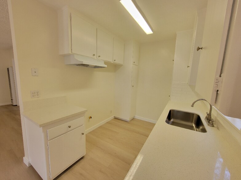 Building Photo - 13531 Wyandotte St