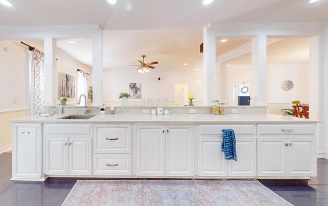 Building Photo - 100 Sweetbriar Lakes Dr